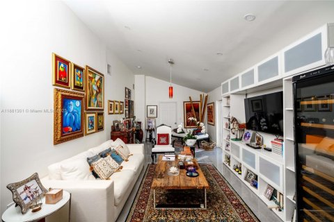 House in Miami, Florida 3 bedrooms, 235.79 sq.m. № 1925042 - photo 8