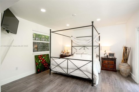 House in Miami, Florida 3 bedrooms, 235.79 sq.m. № 1925042 - photo 14