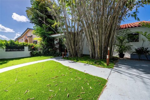 House in Miami, Florida 3 bedrooms, 235.79 sq.m. № 1925042 - photo 27