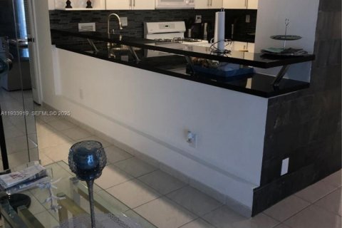 Copropriété à louer à Hallandale Beach, Floride: 2 chambres, 121.89 m2 № 2035586 - photo 21