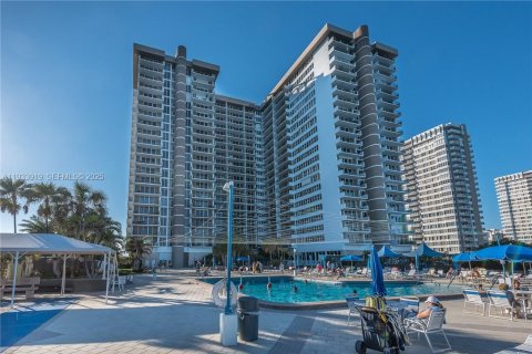 Copropriété à louer à Hallandale Beach, Floride: 2 chambres, 121.89 m2 № 2035586 - photo 6