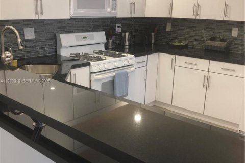 Copropriété à louer à Hallandale Beach, Floride: 2 chambres, 121.89 m2 № 2035586 - photo 29