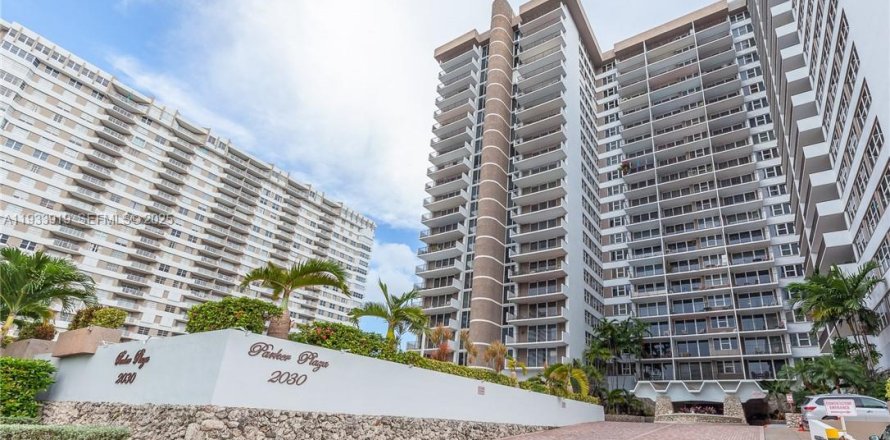 Condo à Hallandale Beach, Floride, 2 chambres  № 2035586