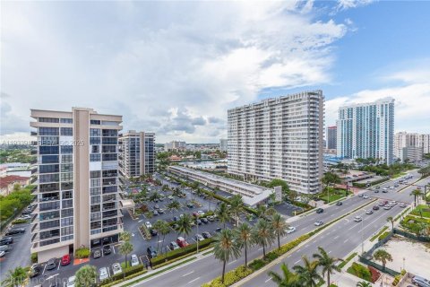 Copropriété à louer à Hallandale Beach, Floride: 2 chambres, 121.89 m2 № 2035586 - photo 9