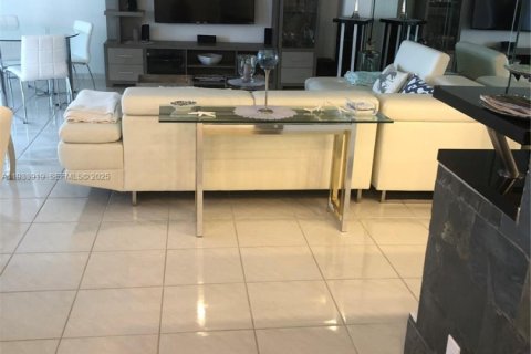 Copropriété à louer à Hallandale Beach, Floride: 2 chambres, 121.89 m2 № 2035586 - photo 13