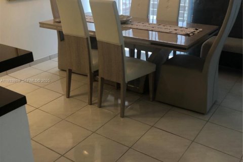 Copropriété à louer à Hallandale Beach, Floride: 2 chambres, 121.89 m2 № 2035586 - photo 19