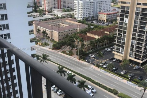Copropriété à louer à Hallandale Beach, Floride: 2 chambres, 121.89 m2 № 2035586 - photo 12