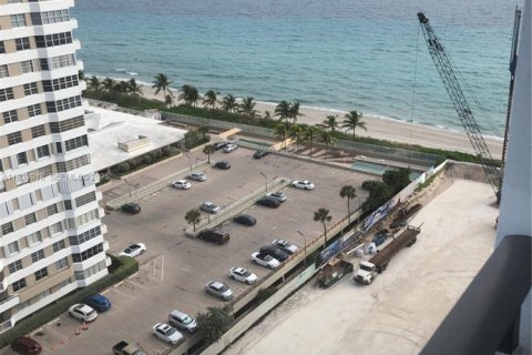 Copropriété à louer à Hallandale Beach, Floride: 2 chambres, 121.89 m2 № 2035586 - photo 11