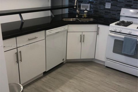 Copropriété à louer à Hallandale Beach, Floride: 2 chambres, 121.89 m2 № 2035586 - photo 22