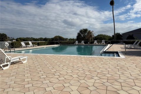 Condo in Haines City, Florida, 2 bedrooms № 2234024 - photo 13