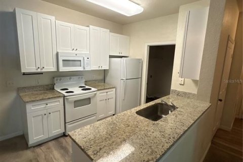 Condo in Haines City, Florida, 2 bedrooms № 2234024 - photo 4