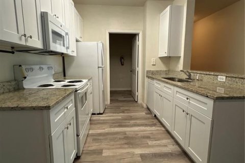 Condo in Haines City, Florida, 2 bedrooms № 2234024 - photo 3