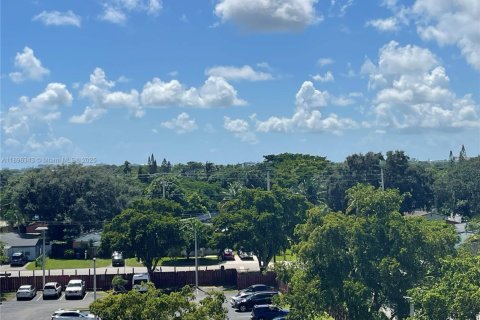 Apartment in Miami, Florida 2 bedrooms, 119.94 sq.m. № 1950122 - photo 5