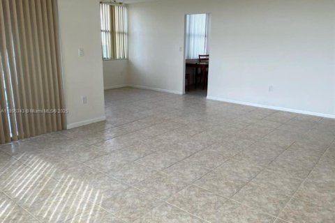 Apartment in Miami, Florida 2 bedrooms, 119.94 sq.m. № 1950122 - photo 17