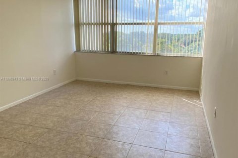 Apartment in Miami, Florida 2 bedrooms, 119.94 sq.m. № 1950122 - photo 11