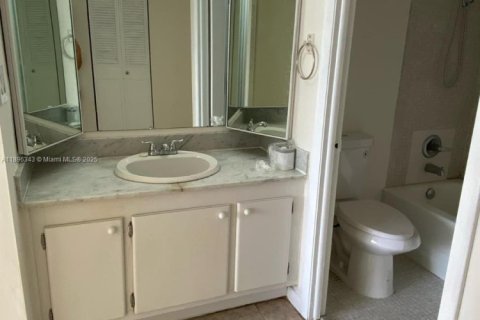 Apartment in Miami, Florida 2 bedrooms, 119.94 sq.m. № 1950122 - photo 8