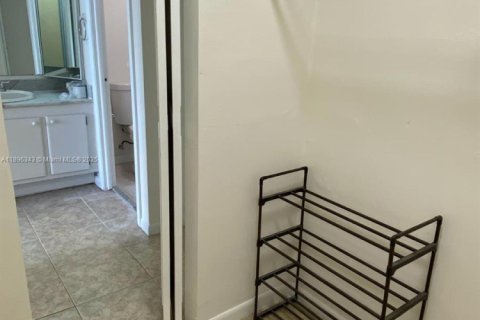 Apartment in Miami, Florida 2 bedrooms, 119.94 sq.m. № 1950122 - photo 13