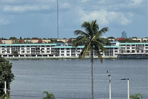 Apartment in Miami, Florida 2 bedrooms, 119.94 sq.m. № 1950122 - photo 3