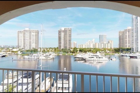 Condo in Aventura, Florida, 3 bedrooms № 2010348
