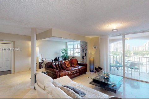 Condo in Aventura, Florida, 3 bedrooms № 2010348 - photo 2