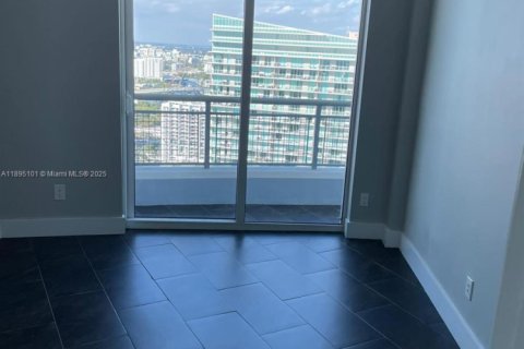 Condominio en alquiler en Miami, Florida, 3 dormitorios, 128.76 m2 № 1950207 - foto 23