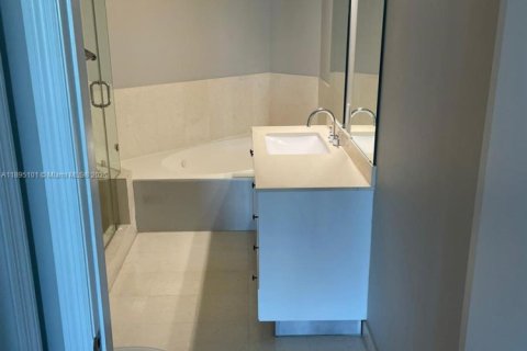 Condominio en alquiler en Miami, Florida, 3 dormitorios, 128.76 m2 № 1950207 - foto 30
