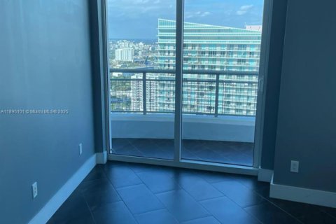 Condominio en alquiler en Miami, Florida, 3 dormitorios, 128.76 m2 № 1950207 - foto 19