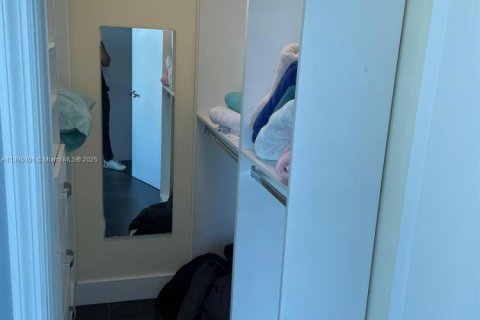 Condominio en alquiler en Miami, Florida, 3 dormitorios, 128.76 m2 № 1950207 - foto 24