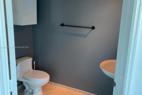 Condominio en alquiler en Miami, Florida, 3 dormitorios, 128.76 m2 № 1950207 - foto 13