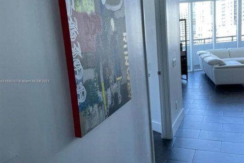 Condominio en alquiler en Miami, Florida, 3 dormitorios, 128.76 m2 № 1950207 - foto 4