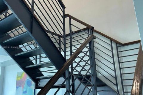 Condominio en alquiler en Miami, Florida, 3 dormitorios, 128.76 m2 № 1950207 - foto 5