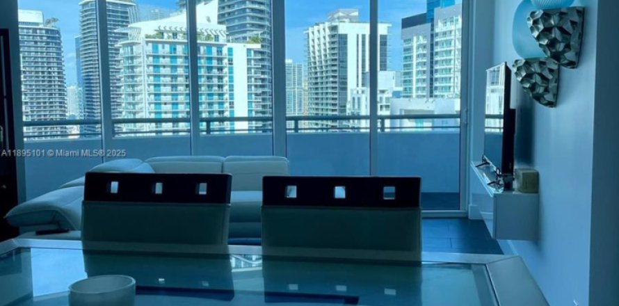 Condominio en Miami, Florida, 3 dormitorios  № 1950207