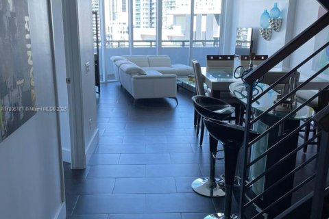 Condominio en alquiler en Miami, Florida, 3 dormitorios, 128.76 m2 № 1950207 - foto 2