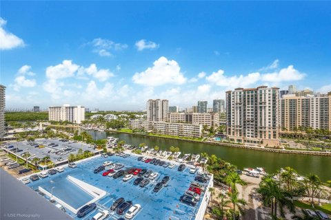Condo in Sunny Isles Beach, Florida, 2 bedrooms  № 1862655 - photo 2