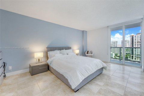 Condo in Sunny Isles Beach, Florida, 2 bedrooms  № 1862655 - photo 8