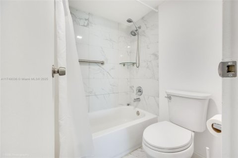 Condo in Sunny Isles Beach, Florida, 2 bedrooms  № 1862655 - photo 6