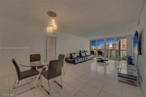 Condo in Sunny Isles Beach, Florida, 2 bedrooms  № 1862655 - photo 14