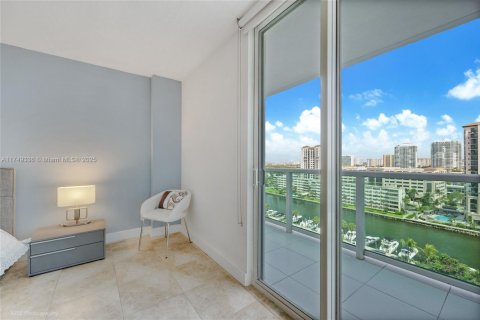 Condo in Sunny Isles Beach, Florida, 2 bedrooms  № 1862655 - photo 9