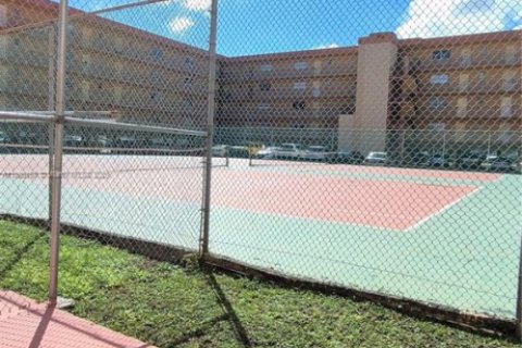 Condominio en venta en Hialeah, Florida, 2 dormitorios, 92.72 m2 № 1948647 - foto 3