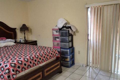 Condominio en venta en Hialeah, Florida, 2 dormitorios, 92.72 m2 № 1948647 - foto 6