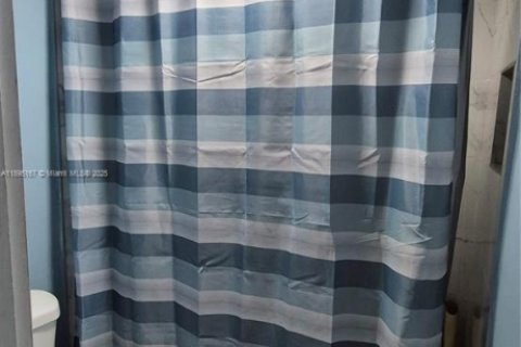 Condominio en venta en Hialeah, Florida, 2 dormitorios, 92.72 m2 № 1948647 - foto 8