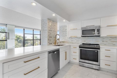 Снять в аренду кондоминиум в Халландейл-Бич, Флорида 3 спальни, 132.85м2, № 2006616 - фото 12