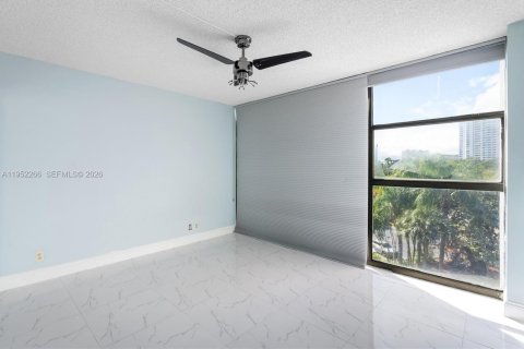 Снять в аренду кондоминиум в Халландейл-Бич, Флорида 3 спальни, 132.85м2, № 2006616 - фото 22