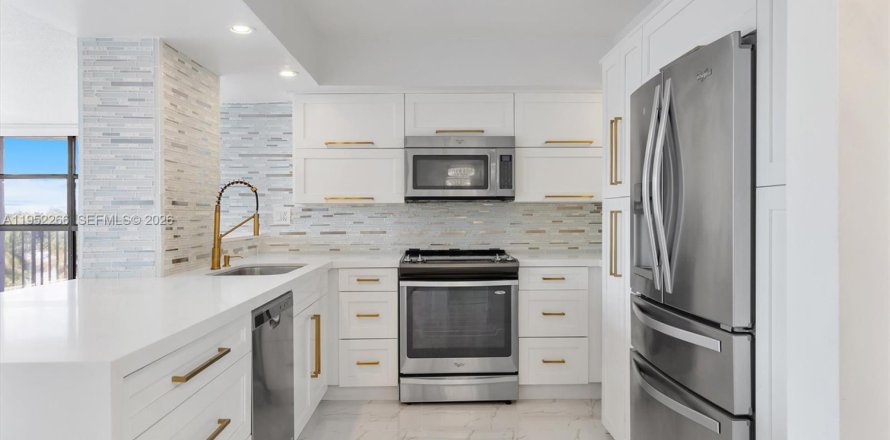 Кондоминиум с 3 спальнями в Халландейл-Бич, Флорида № 2006616