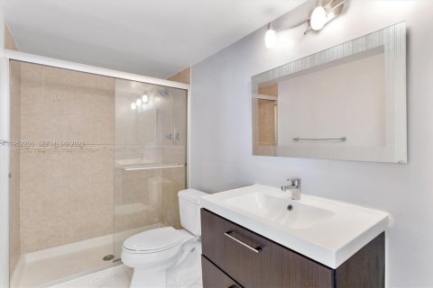 Снять в аренду кондоминиум в Халландейл-Бич, Флорида 3 спальни, 132.85м2, № 2006616 - фото 24