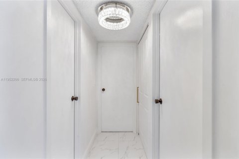 Снять в аренду кондоминиум в Халландейл-Бич, Флорида 3 спальни, 132.85м2, № 2006616 - фото 25