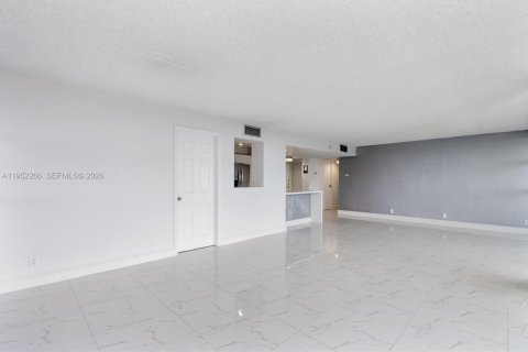 Снять в аренду кондоминиум в Халландейл-Бич, Флорида 3 спальни, 132.85м2, № 2006616 - фото 7