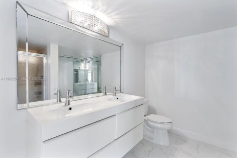 Снять в аренду кондоминиум в Халландейл-Бич, Флорида 3 спальни, 132.85м2, № 2006616 - фото 19