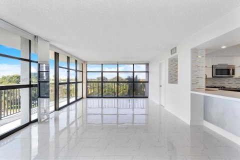 Снять в аренду кондоминиум в Халландейл-Бич, Флорида 3 спальни, 132.85м2, № 2006616 - фото 10