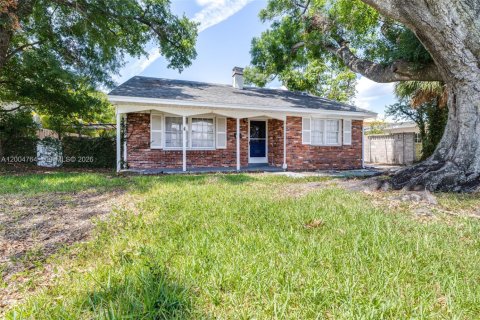 House in Tampa, Florida 3 bedrooms № 2068650